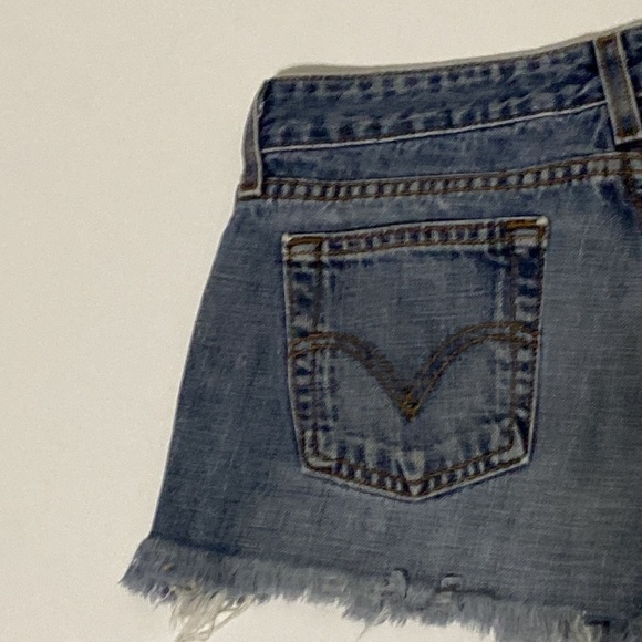 Levi's 545 Medium Wash Frayed Hem Jean Shorts Size 6 - Picture 3 of 7